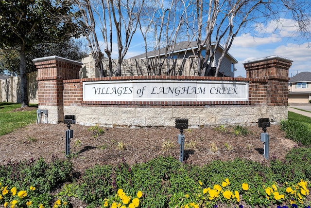 view of community / neighborhood sign