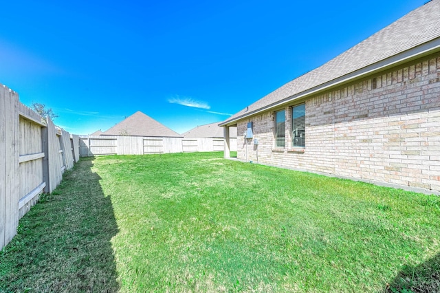 view of yard featuring a fenced backyard