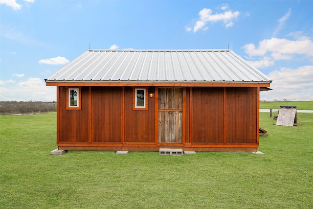 view of outdoor structure with an outbuilding