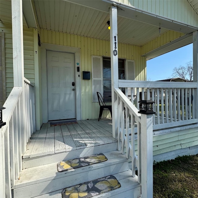 entrance to property featuring a porch