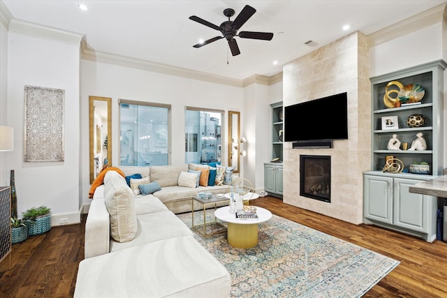 living area featuring dark wood-style floors, baseboards, visible vents, and crown molding