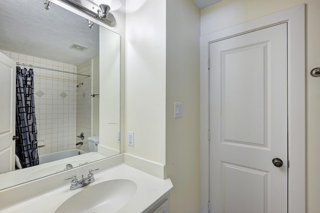 full bathroom with a textured ceiling, toilet, vanity, visible vents, and shower / bath combo