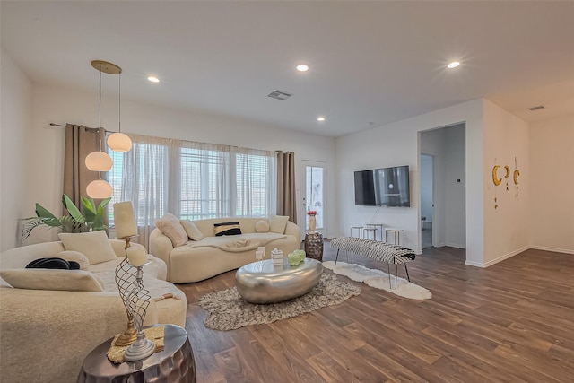 living room featuring recessed lighting, visible vents, and wood finished floors