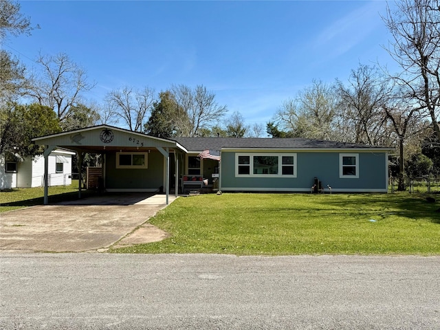 view of front facade featuring a front yard, concrete driveway, and an attached carport