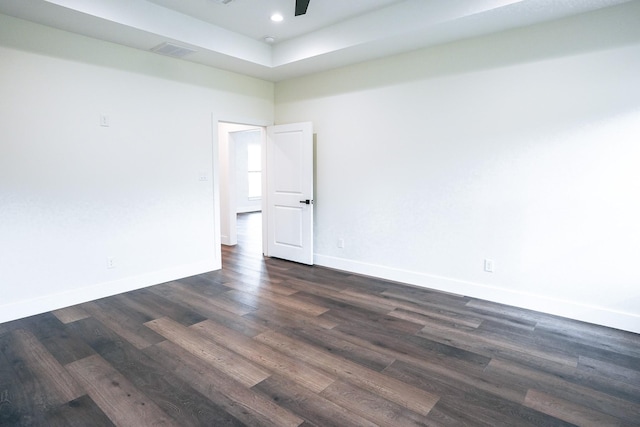 spare room with dark wood-style flooring, recessed lighting, visible vents, ceiling fan, and baseboards