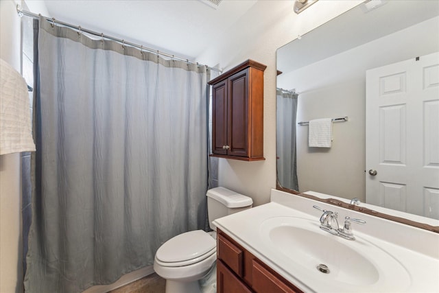 full bath featuring toilet, curtained shower, and vanity