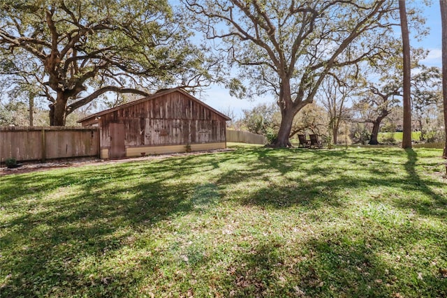 view of yard featuring a fenced backyard and an outdoor structure