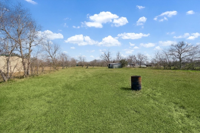 view of yard featuring a rural view