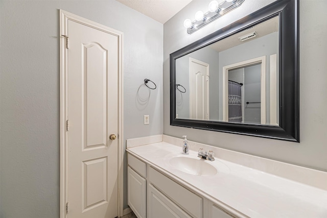 full bathroom featuring visible vents and vanity