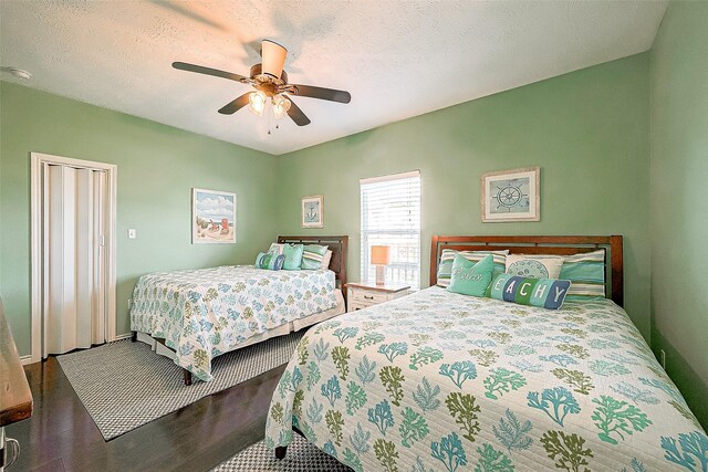 bedroom featuring ceiling fan, a textured ceiling, and wood finished floors