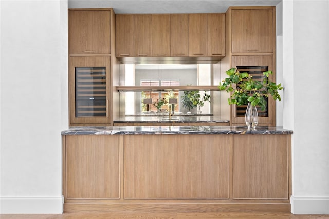 bar with wine cooler and baseboards