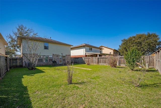 view of yard featuring a fenced backyard