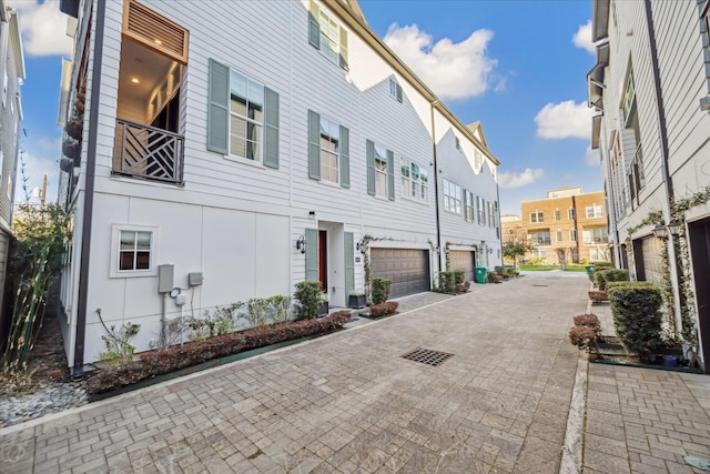 view of street featuring a residential view