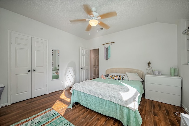 bedroom with a textured ceiling, wood finished floors, visible vents, and a ceiling fan