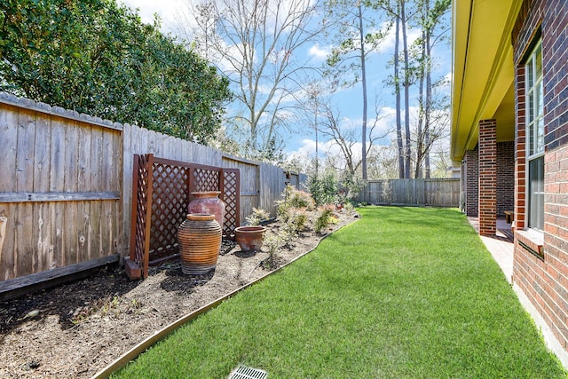 view of yard featuring a fenced backyard