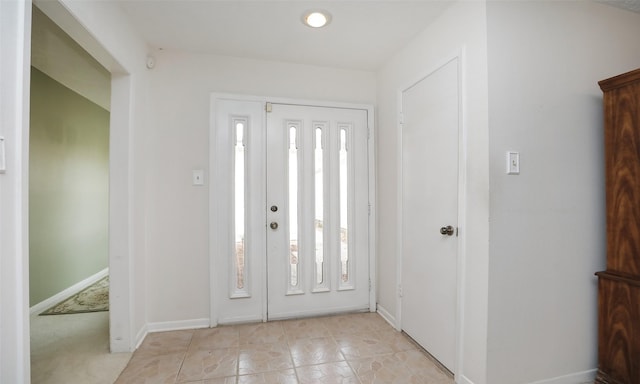 foyer entrance featuring baseboards