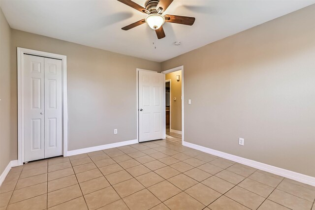 unfurnished bedroom featuring a closet, ceiling fan, and baseboards