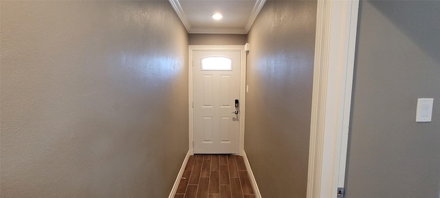 entryway featuring wood tiled floor, baseboards, crown molding, and a textured wall