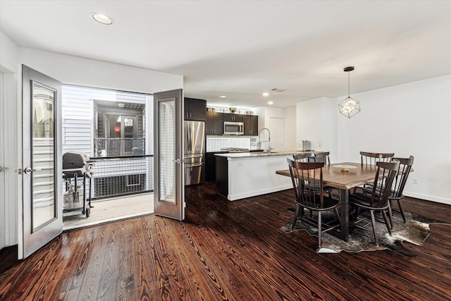 dining room with dark wood-style floors, recessed lighting, and baseboards