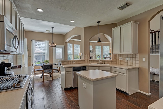 kitchen featuring a sink, visible vents, appliances with stainless steel finishes, and dark wood-style flooring