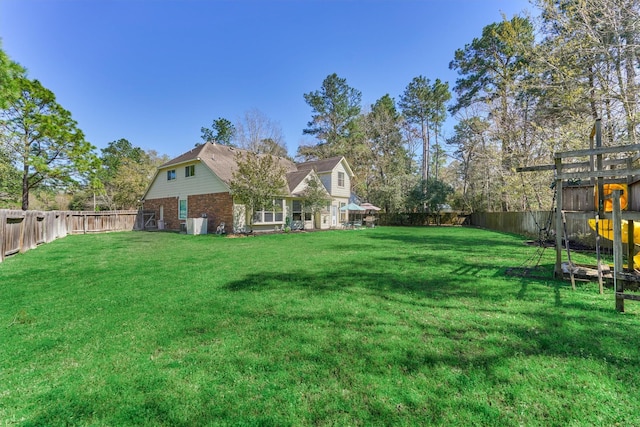 view of yard featuring a fenced backyard