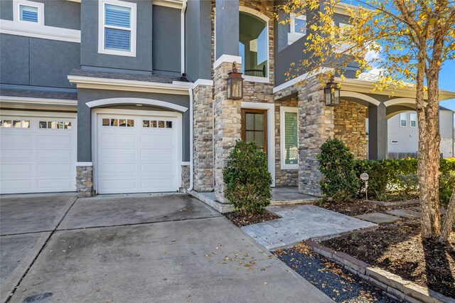 view of front of home with driveway, an attached garage, and stucco siding