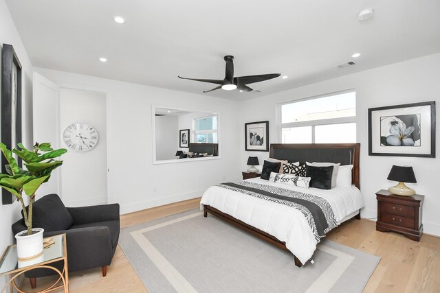 bedroom featuring light wood-style flooring, visible vents, and recessed lighting