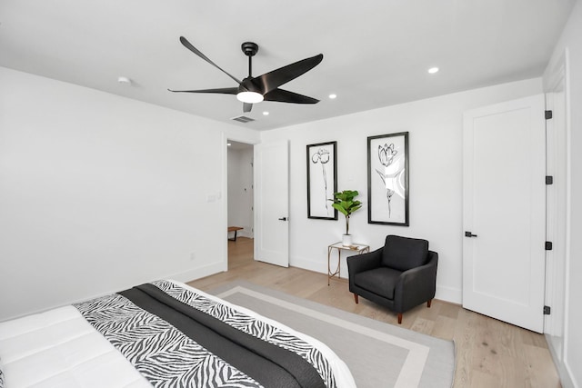 bedroom featuring ceiling fan, light wood-style flooring, recessed lighting, visible vents, and baseboards