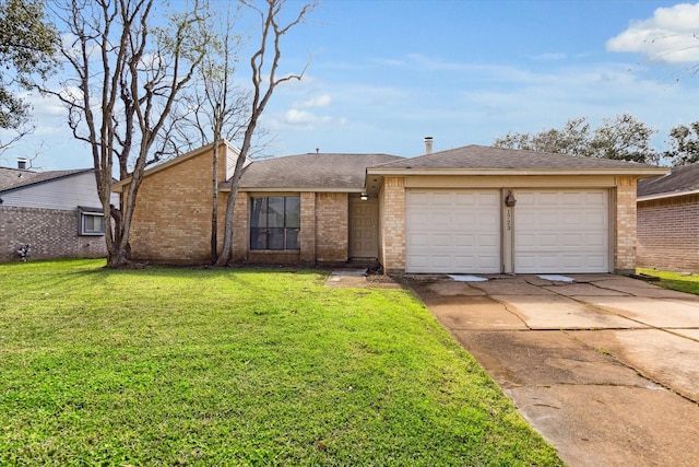 view of front of house featuring driveway, a garage, a front lawn, and brick siding