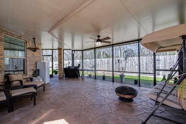 sunroom / solarium featuring a ceiling fan