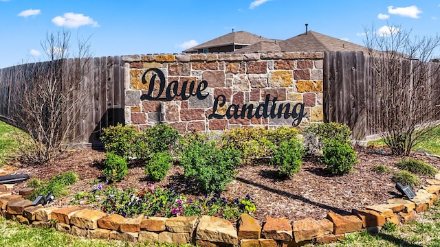 view of community / neighborhood sign