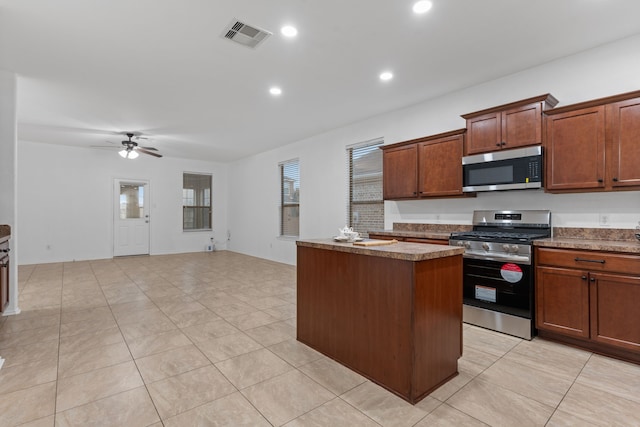 kitchen featuring visible vents, ceiling fan, a center island, stainless steel appliances, and recessed lighting