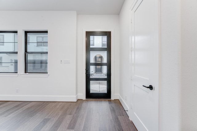 foyer featuring wood finished floors and baseboards