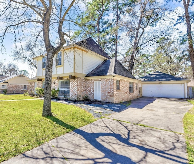 view of front of home featuring brick siding and a front yard