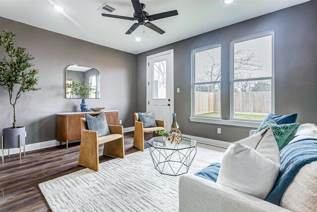 living area featuring ceiling fan, recessed lighting, dark wood-style flooring, visible vents, and baseboards