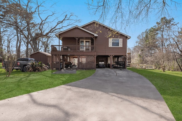 view of front facade with a front lawn, a carport, and concrete driveway