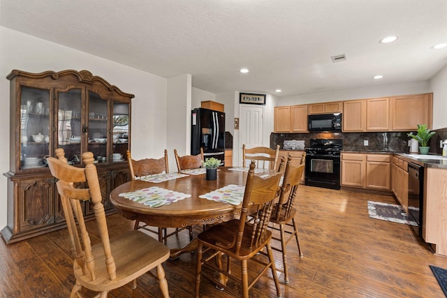 dining space featuring visible vents, dark wood finished floors, and recessed lighting