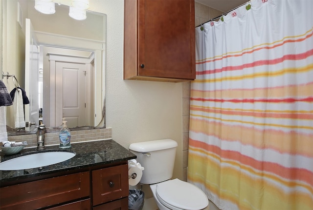 full bath featuring curtained shower, toilet, visible vents, and vanity