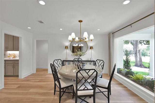 dining room featuring baseboards, light wood-type flooring, visible vents, and recessed lighting