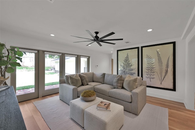 living area with light wood finished floors, visible vents, a ceiling fan, and recessed lighting