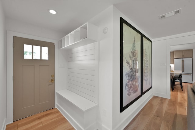 mudroom with recessed lighting, visible vents, light wood-style flooring, and baseboards