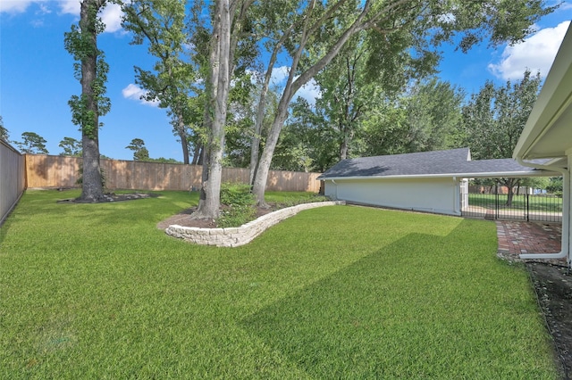 view of yard featuring a fenced backyard