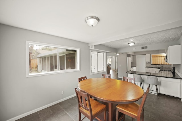 dining area with visible vents and baseboards