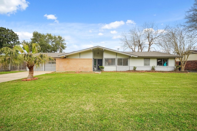 mid-century home featuring stucco siding, a front yard, an attached garage, and driveway