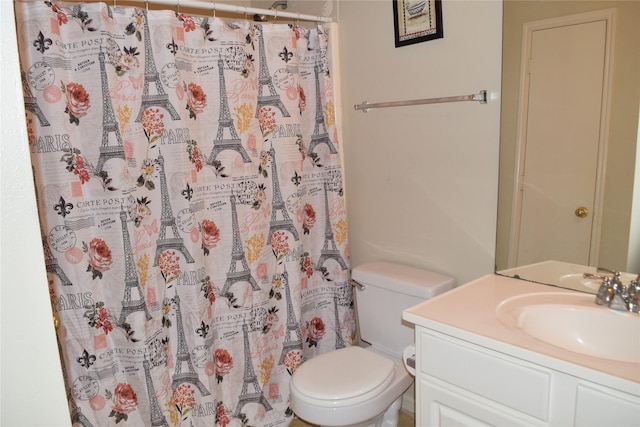 bathroom featuring a shower with curtain, vanity, and toilet