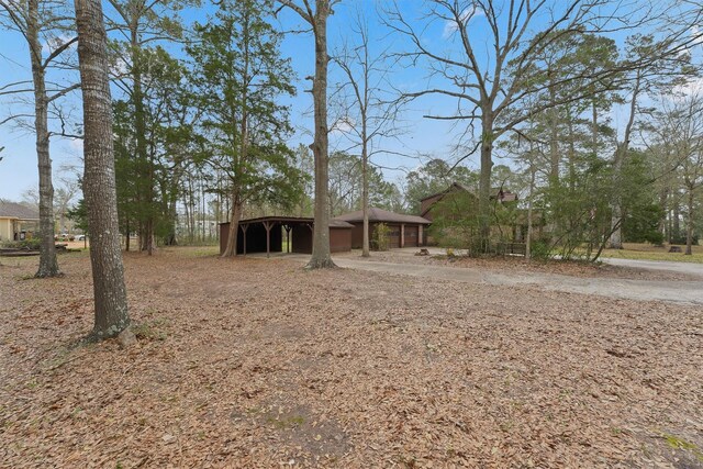 view of yard with an outdoor structure and a pole building