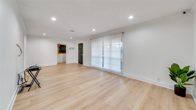 spare room featuring light wood-style floors, baseboards, and recessed lighting