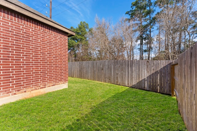 view of yard featuring a fenced backyard