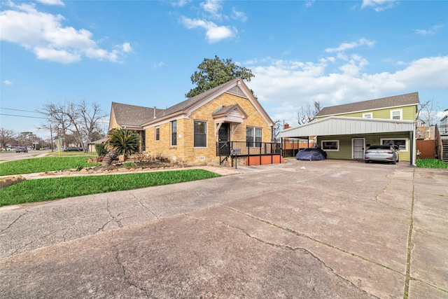 view of front of property with brick siding and fence