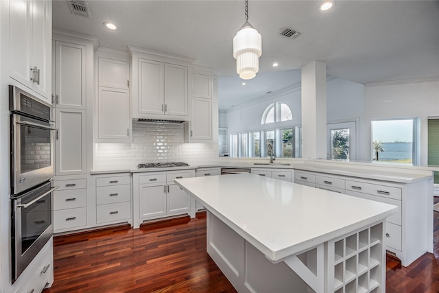 kitchen featuring white cabinetry, visible vents, appliances with stainless steel finishes, and light countertops